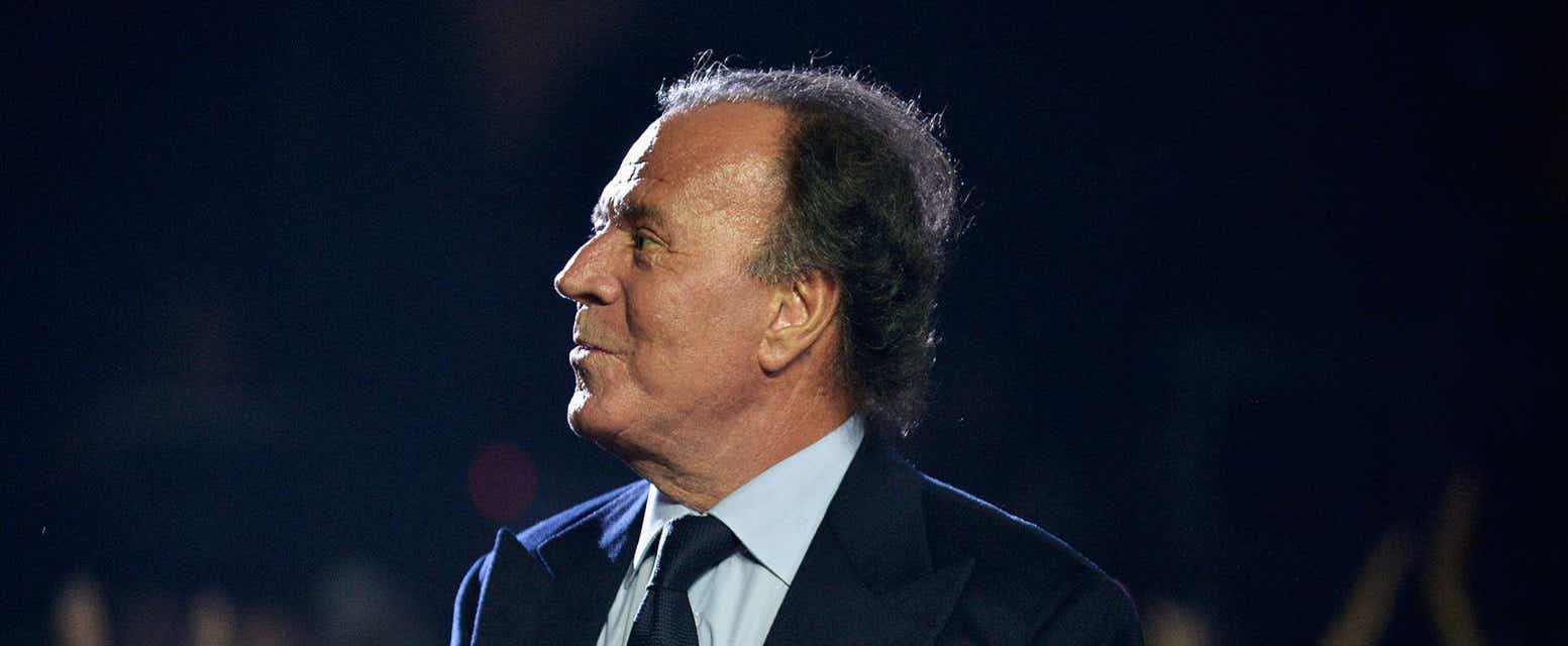 Julio Iglesias Tickets