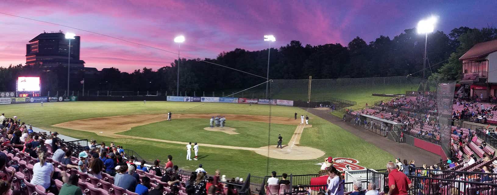 New Jersey Jackals will be playing Ottawa Titans at Hinchliffe Stadium in Paterson