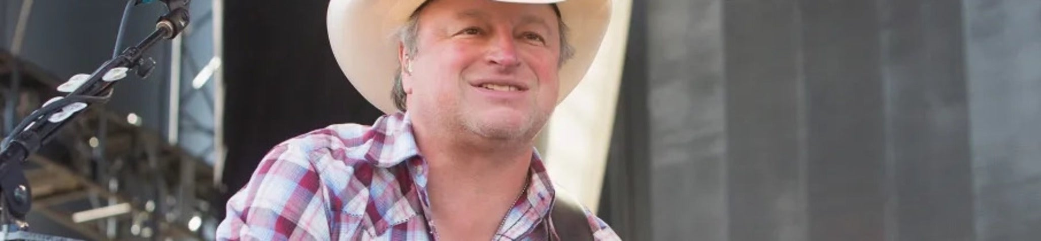 Mark Chesnutt will be playing at New Barn Theatre in Mount Vernon