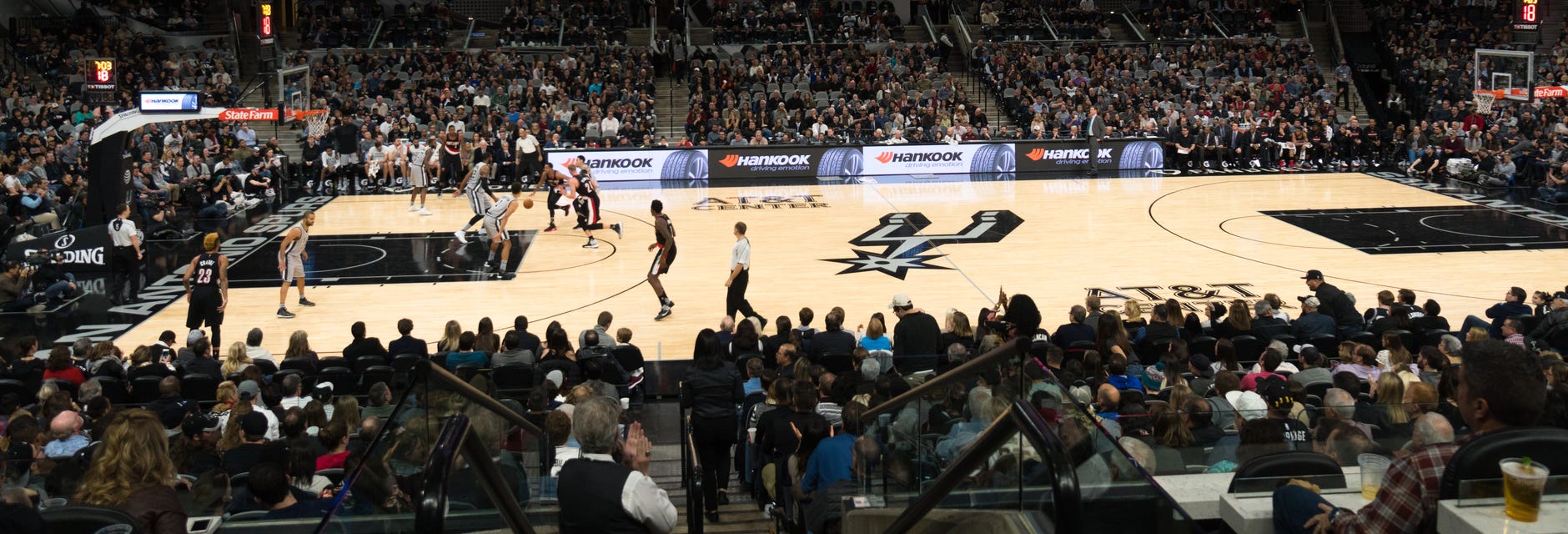 San Antonio Spurs will be playing Phoenix Suns at Frost Bank Center in San Antonio