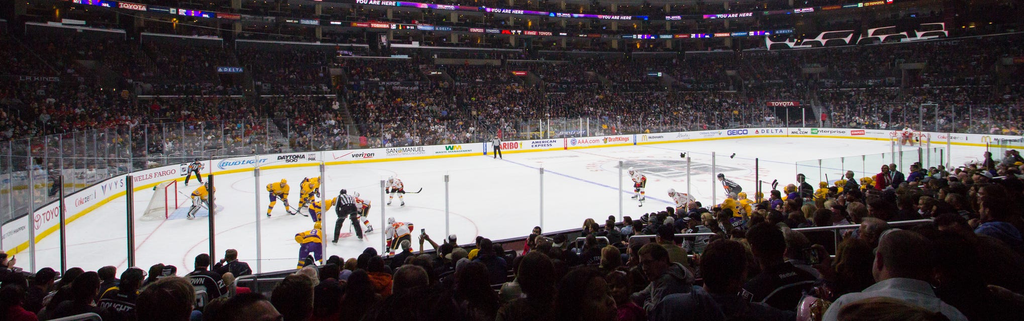 Los Angeles Kings will be playing Chicago Blackhawks at Crypto.com Arena in Los Angeles